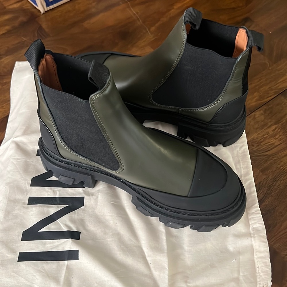 Ganni olive boots! Never been worn and don’t fit :(